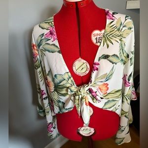 Forever21 floral tie-front blouse size M